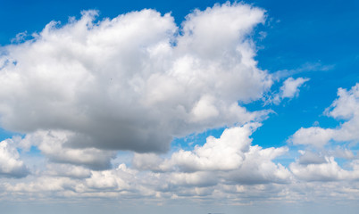 Fototapeta premium A blue sky with white clouds