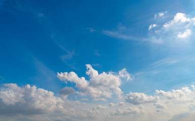 Fototapeta premium A blue sky with white clouds