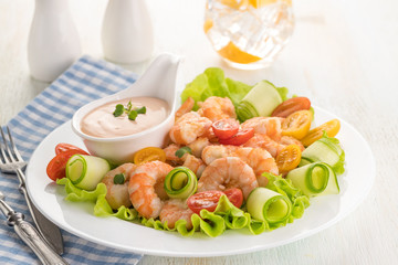 Grilled shrimp salad with fresh lettuce, cherry tomatoes and creamy sauce.