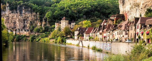village of Roque-Gageac in the Dordogne - obrazy, fototapety, plakaty