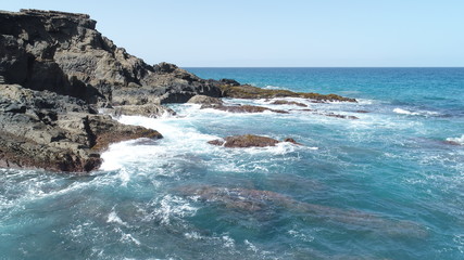 Relax contemplating the breaking of the waves and the mountainous horizon