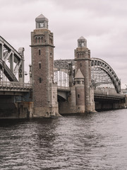 Obraz premium Bridge in St. Petersburg on a cold gray day