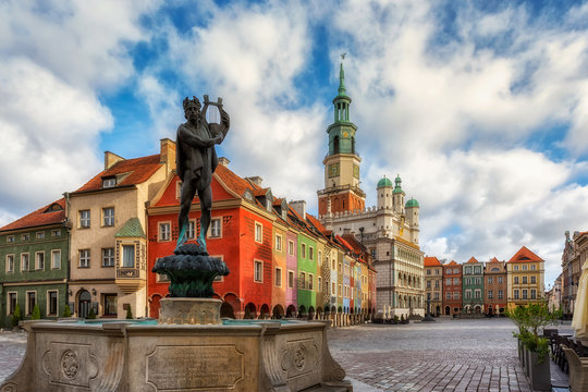 Stary Rynek I Ratusz W Poznaniu