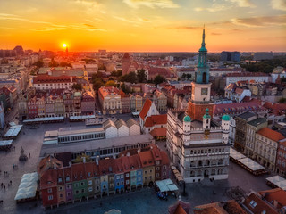 Zachód słońca nad Poznaniem, Stary Rynek i ratusz - obrazy, fototapety, plakaty