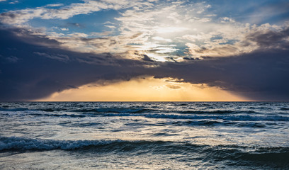 Fototapeta premium sonnenuntergang am meer