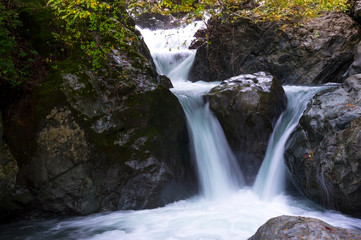 Fototapeta premium 渓流の滝