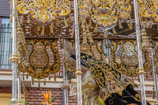 Pass in the Holy Week of Leon (Spain) known as Madre Dolorosa that leaves on Holy Friday. It is in the Square of San Isidoro