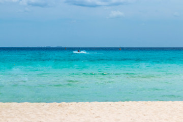 Fototapeta na wymiar Jetski no mar de Cancun