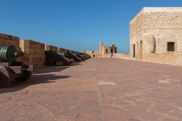 Skala de la Kasbah von Essaouira mit Messingkanonen, Marokko