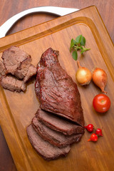 maminha de churrasco fatiada na tábua