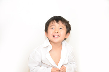 着替える子供
