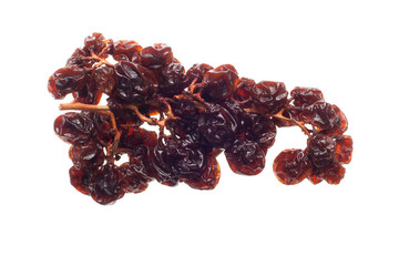 uvas passas secas no fundo branco