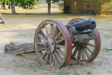 Fototapeta na wymiar An old cannon on wheels