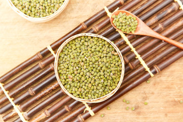 A pile of green beans in the bamboo basket