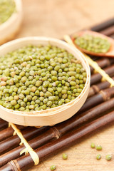 A pile of green beans in the bamboo basket