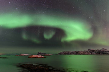 Aurora boreal en la Laponia noruega, en el círculo polar ártico. Sommaroy, Nordland en Noruega © gurb101088