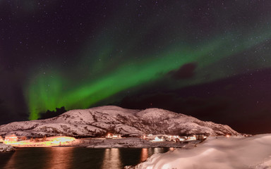 Aurora boreal en la Laponia noruega, en el círculo polar ártico. Sommaroy, Nordland en Noruega