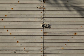 Details in the metal gate