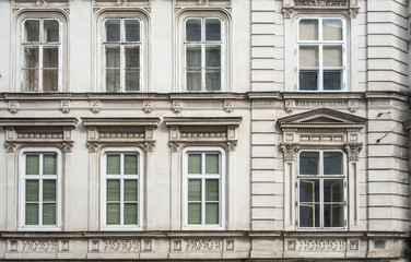 Fototapeta premium Facade of a building with a symmetrical pattern of windows