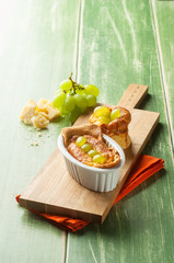 Crostata di Grana Padano e uva