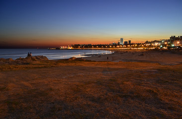 Anocheciendo en playa de Buceo