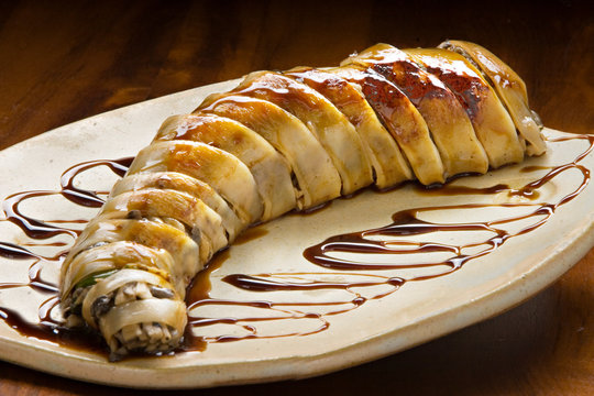 enguia recehada com molho tar&ecirc;