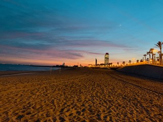 Obraz premium Sunset at Platja del Bogatell in Barcelona