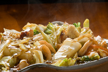 prato de yaksoba quente