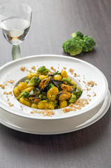 Gnocchi di patate e cozze con broccoli