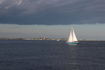 Fototapeta premium ocean sailboat at sunset