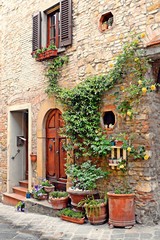 tipiche abitazioni toscane in pietra nel borgo fortificato di Barberino Val d'Elsa, situato sulle colline del Chianti in Toscana nella provincia di Firenze, Italia