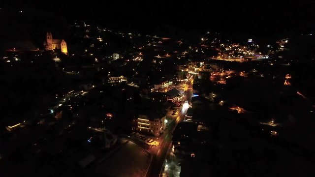 &Ouml;tz Downtown by Night / bei Nacht