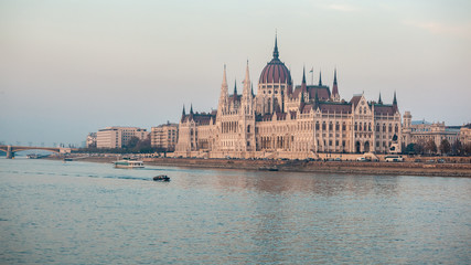 Obraz premium Budapest Parliament building and Danube river, Hungary