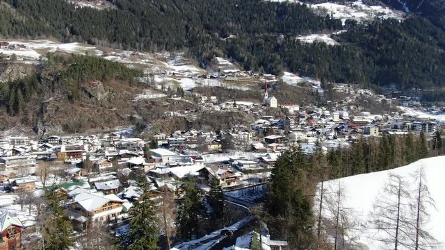 &Ouml;tz bei Tag im &Ouml;tztal &Ouml;sterreich / Oetz by Day in Oetztal Austria