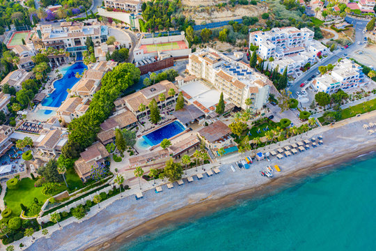 лимасол https://www.shutterstock.com/ru/image-photo/pissouri-cyprus-republic-village-sunny-day-1419301703?src=_i7sXsXh-0HIQkUAR61kuw-1-87