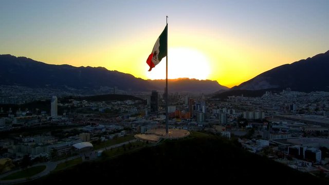 ASTA BANDERA MONUMENTAL DEL CERRO DEL OBISPADO DE MONTERREY