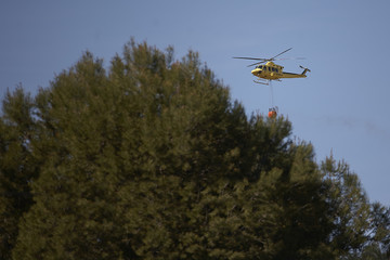helicóptero anti incendios 