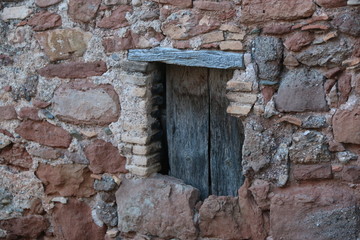 viejas puertas de casas de piedra