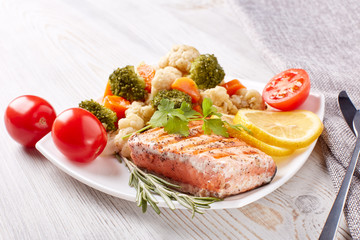 Grilled salmon with vegetables