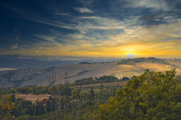 Fototapeta na wymiar 2020-03-01 A DRAMATIC SUNSET OVER A VALLEY IN THE TUSCANY REGION OF ITALY