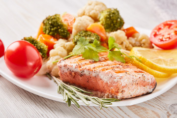 Grilled salmon with vegetables