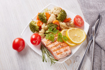 Grilled salmon with vegetables