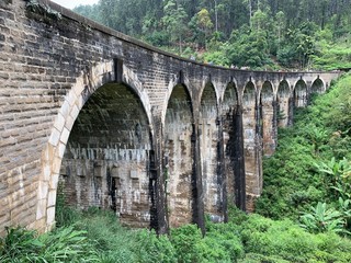 Fototapeta na wymiar old stone bridge sri-lanka