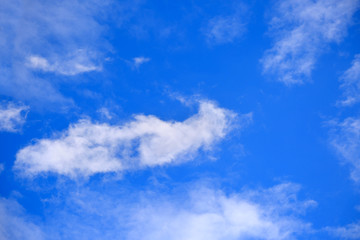 Obłoki i chmury na błękitnym niebie. © Stanisław Błachowicz