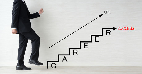 ビジネスマンとキャリアアップイメージ