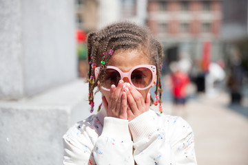 puzzled girl expression