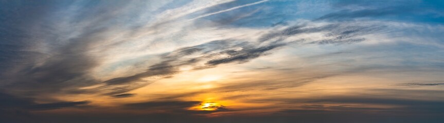 Obraz premium Fantastic clouds at sunrise