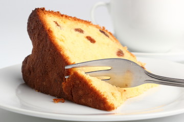 Cake with raisins