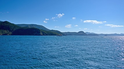 Fototapeta premium 青空バックに航行するイカ釣り船の情景＠長崎