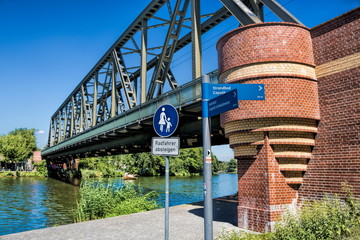 caputh, deutschland - einsenbahnbrücke über der havel